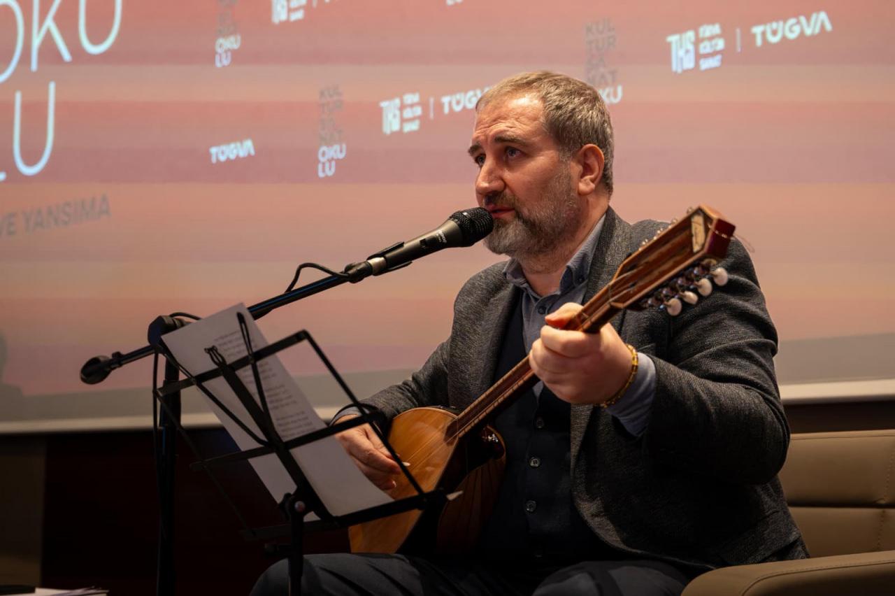 AK Parti Genel Başkan Yardımcısı Mustafa Şen bağlama dinlesi ile birlikte konukların da katıldığı bir düet gerçekleştirdi