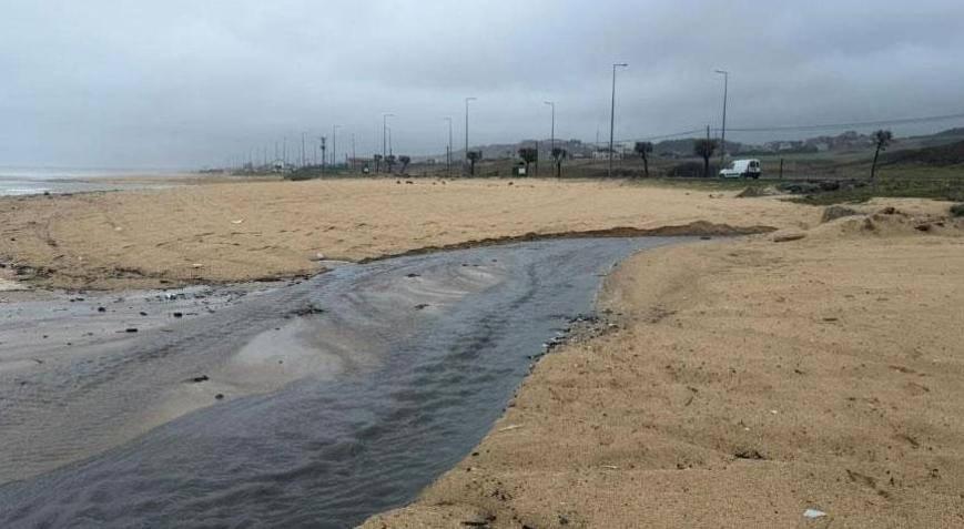 Atık su denize boşaltılıyor