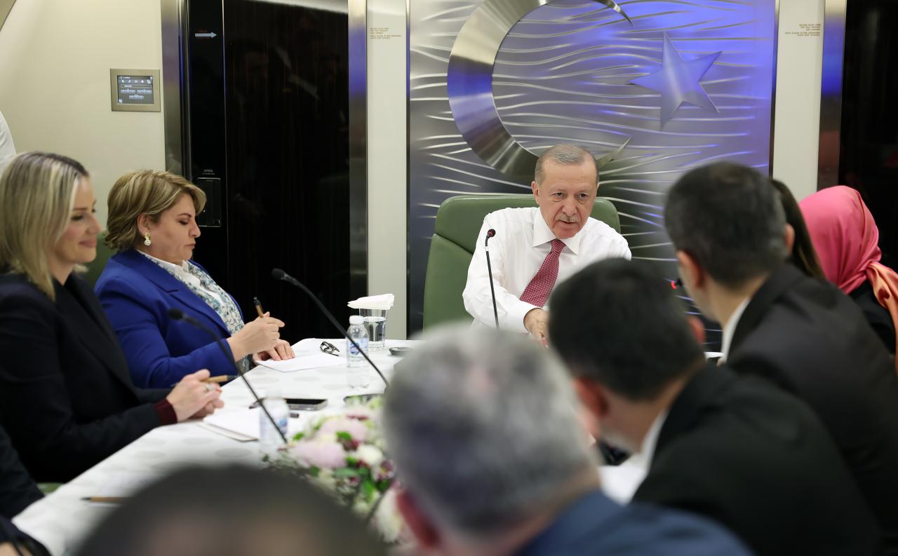 Cumhurbaşkanı Erdoğan, Türkmenistan ziyareti dönüşünde gazetecilerin sorularını cevapladı.