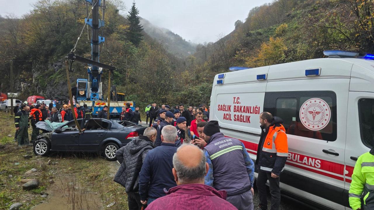 Vefat eden şahsın babası, 28 yıl önce aynı gün hayatını kaybetmiş.
