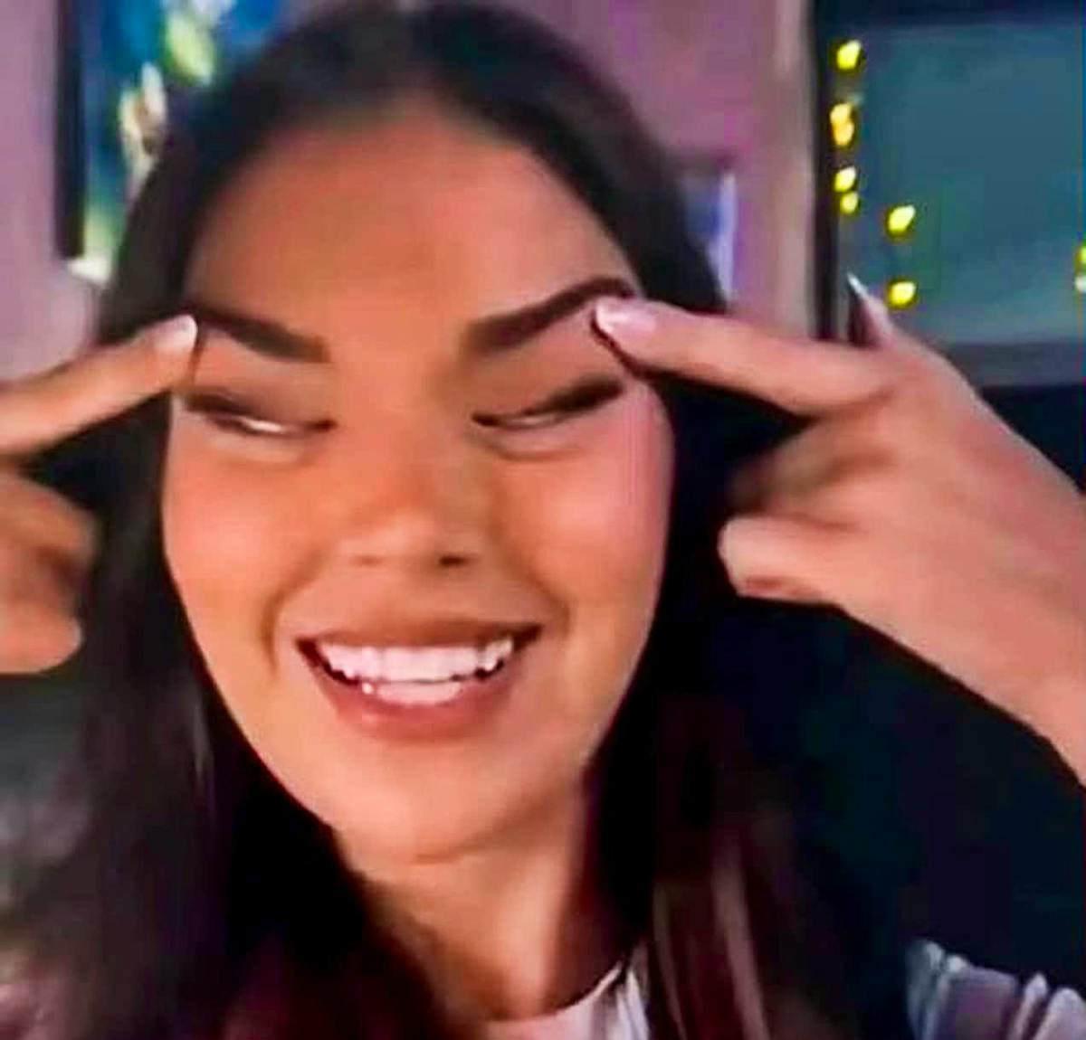 Sarah Dzafce'nin yaptığı hareket