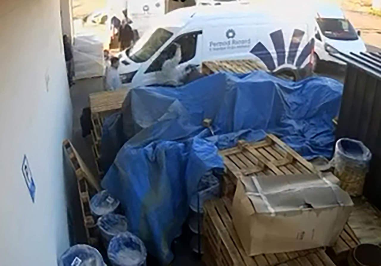 Şüpheli, Murat İnanmaz'ın öldürdükten sonra olay yerinden kaçtı.