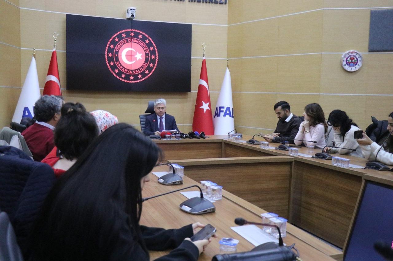 Sakarya Valisi Rahmi Doğan'ın düzenlediği toplantıdan bir görüntü.