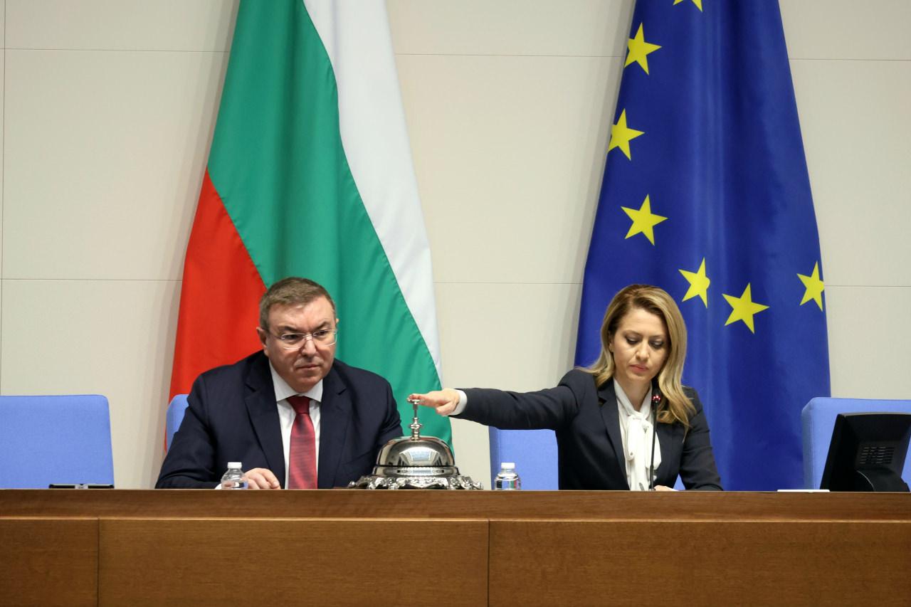 Bulgaristan Meclisi Başbakan Rosen Jelyazkov hükümetinin istifasını oyladı.