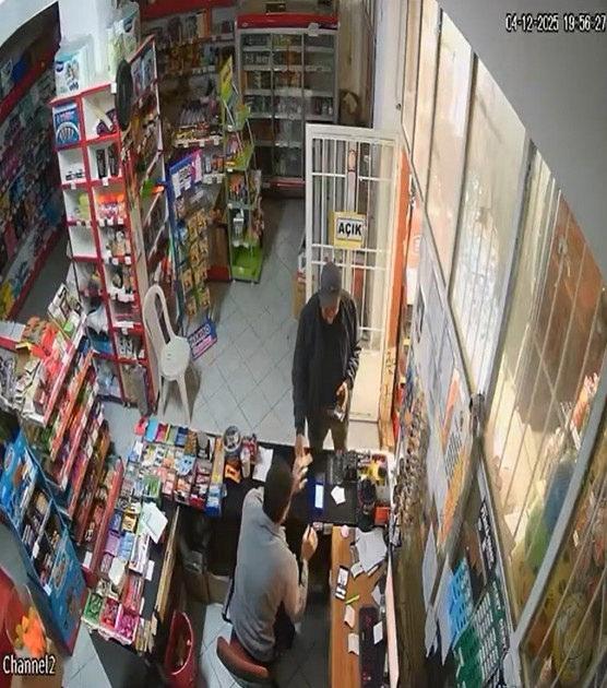 Özdemir'in saat 19.55'te markete girip alışveriş yaptıktan sonra köyden ayrıldığı görüldü.