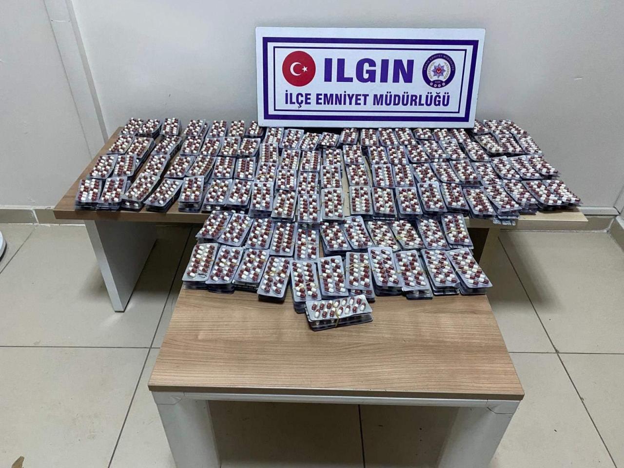 Operasyonda ele geçirilenlerden görüntü