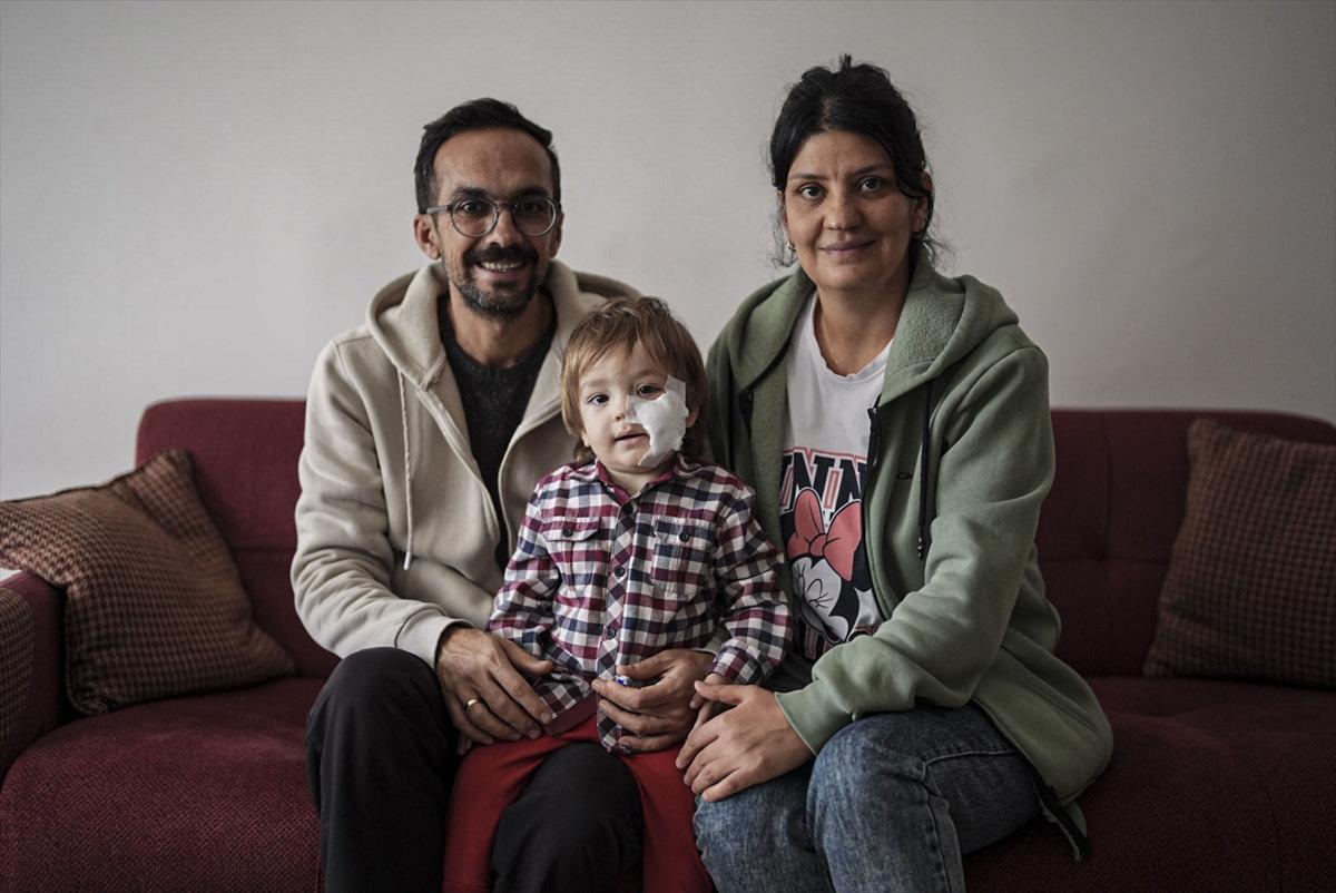 Efe Öztürk (1,5), anne ve babasıyla birlikte.
