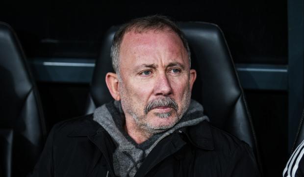 Beşiktaş taraftarı Serdal Adalı ve Sergen Yalçın'ı istifaya çağırdı!