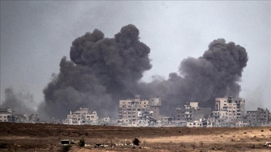 Gazze semalarından dumanlar yükselirken