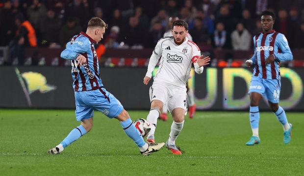 Devlerin d&uuml;ellosu nefes kesti! 10 kişilik Kartal skoru koruyamadı