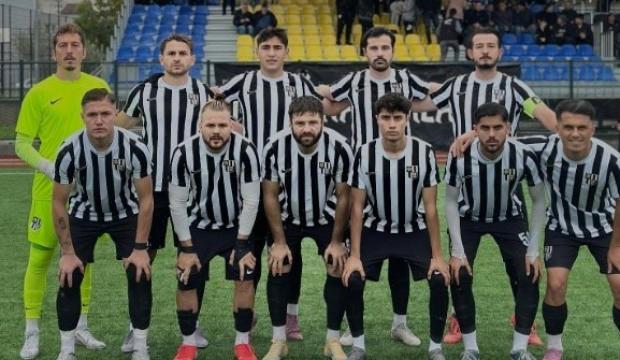 Efsanevi kul&uuml;p en dibi g&ouml;rd&uuml;: Maaş alamayan futbolcular kente d&ouml;nmeyecek