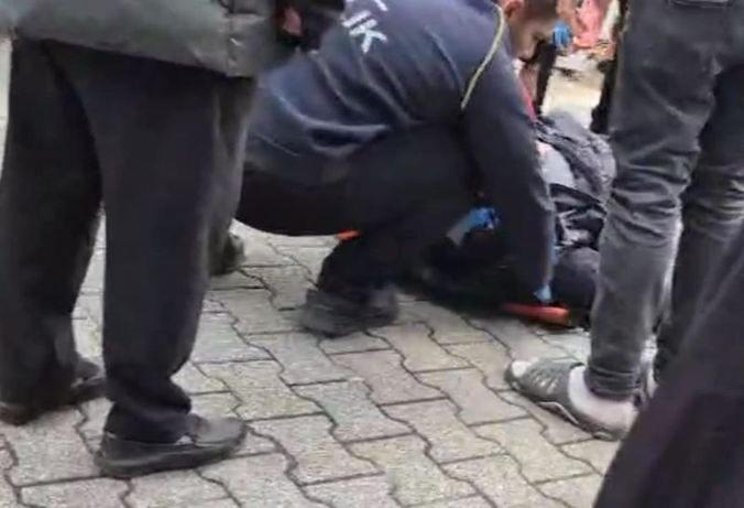 İstanbul Fatih'te, ev sahibi Recep Hakan Emül, tartıştığı kiracısı tarafından sokak ortasında kalbinden silahla vuruldu. 