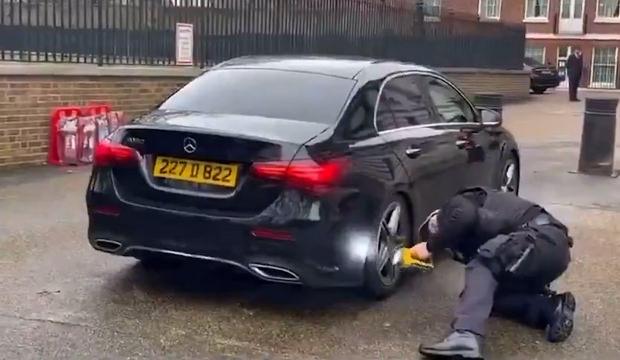 Londra'da skandal! Pakistan İçişleri Bakanı'na şoke eden muamele