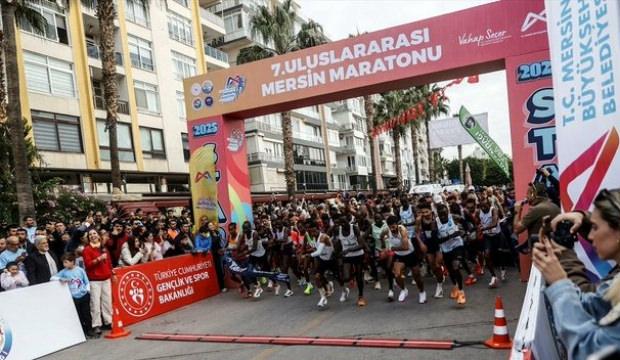  Mersin'de bu yıl 7'ncisi d&uuml;zenlenen 'Maraton'da T&uuml;rkiye rekoru kırıldı!