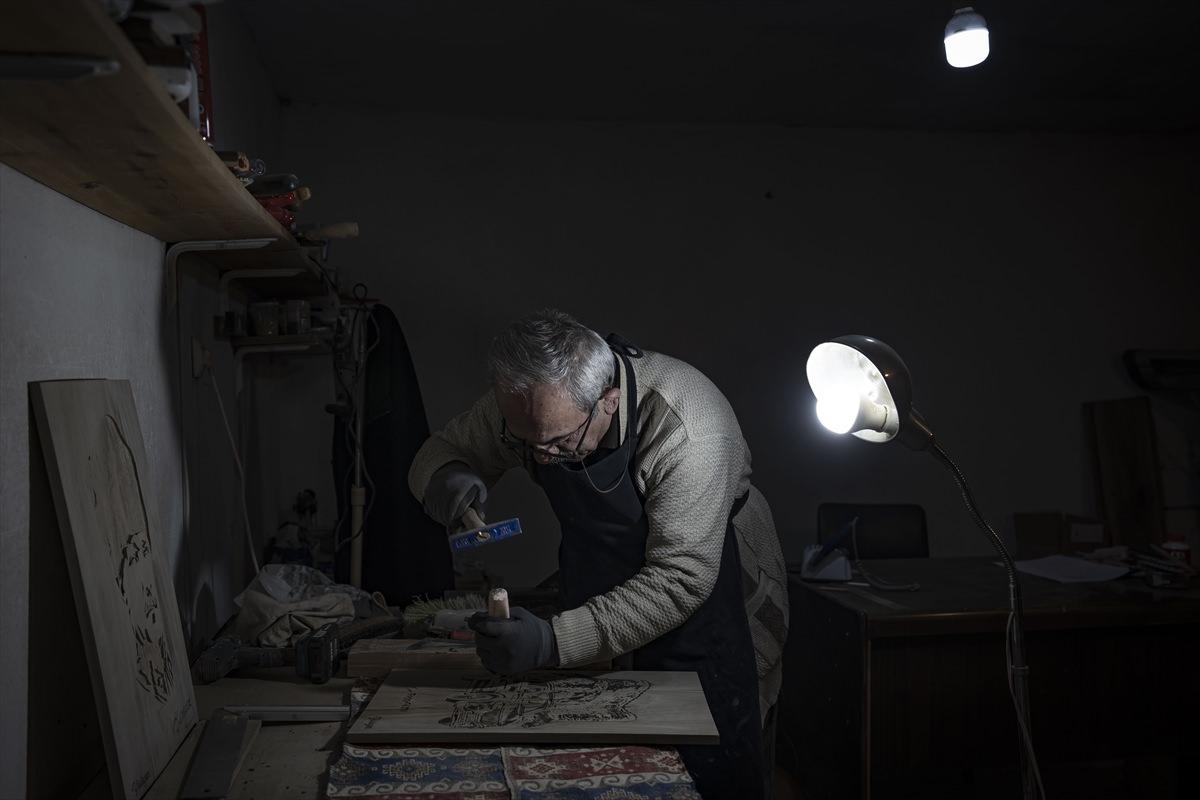 Doktor İşleyen, emekli olduktan sonra yine elleriyle ahşapta harikalar yaratıyor.