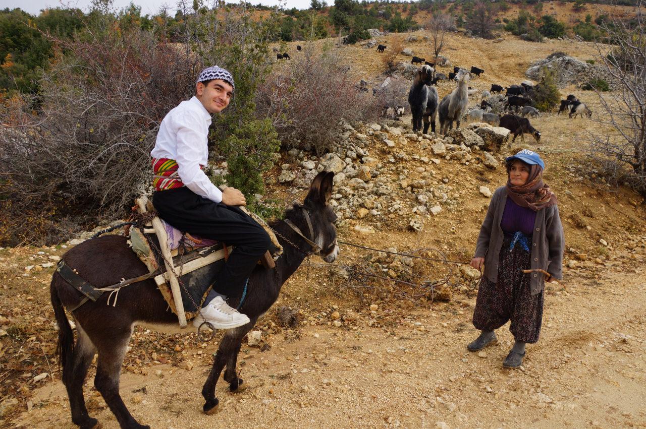 Yusuf Efe Saparca (18) ve babaannesi Gülşen Saparca