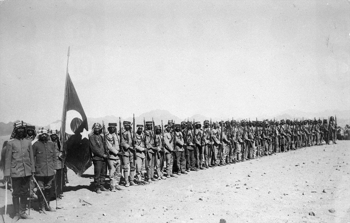 Koleksiyonda Medine Muhafız alayına ait fotoğraf da yer aldı.