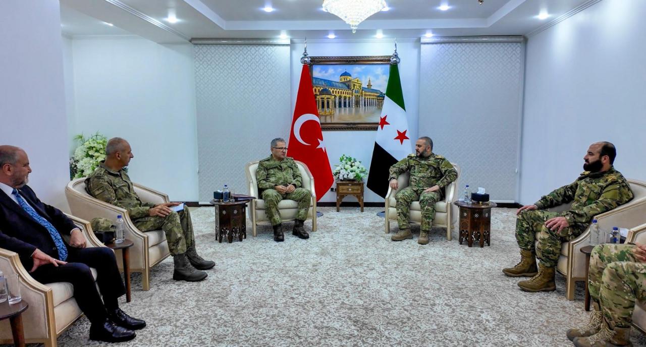 Kara Kuvvetleri Komutanı Orgeneral Metin Tokel, 11 Aralık 2025 tarihinde resmi davetli olarak gittiği başkent Şam'da, Suriye Savunma Bakanı Tümgeneral Murhaf Ebu Kasra ve Genelkurmay Başkanı Tümgeneral Ali Nurettin Nasan ile görüşmeler gerçekleştirdi.