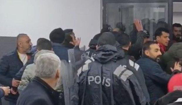 Protokol tribünü karıştı: 'Sehpa' tehdidine jet hızıyla cevap!