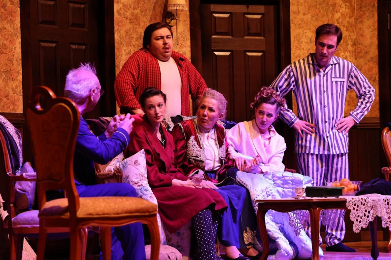 “Fatih’te Bir Konak” isimli tiyatro oyununun prömiyerini izleyicisiyle buluşturdu.