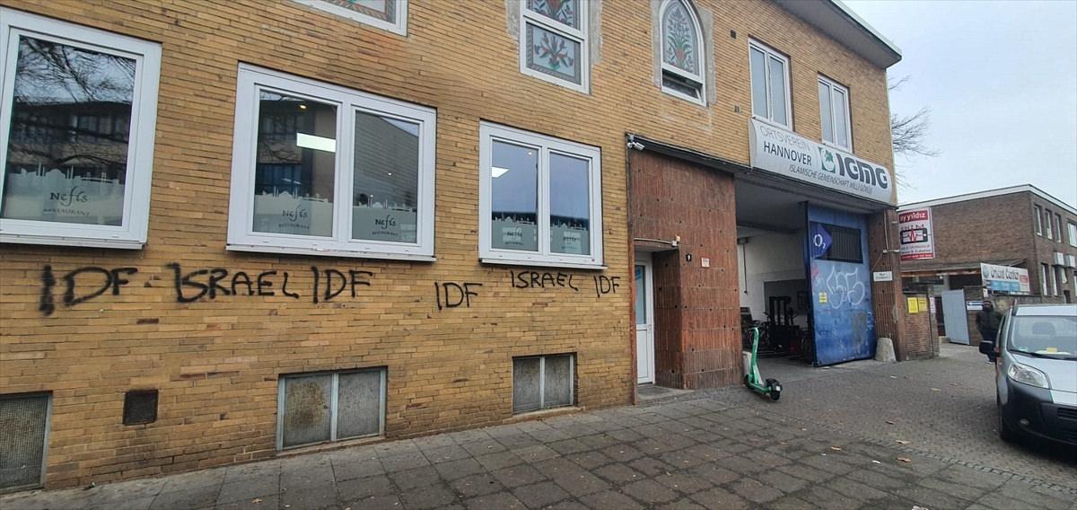 Camiye alçak saldırı