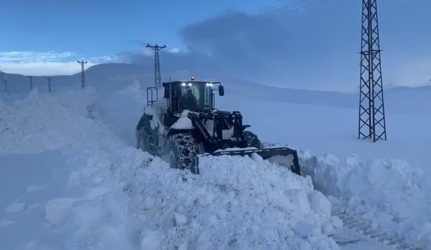 Şırnak'ta lapa lapa yağdı! Kar kalınlığı 1 metreyi aştı 