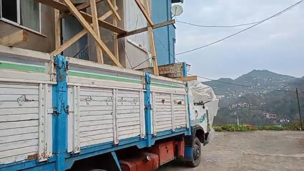 Kamyon kasasına kurulan iskele.