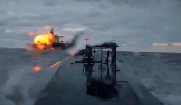 Ukrayna insansız denizaltı araçları Karadeniz'de Rus petrol tankerini vurdu