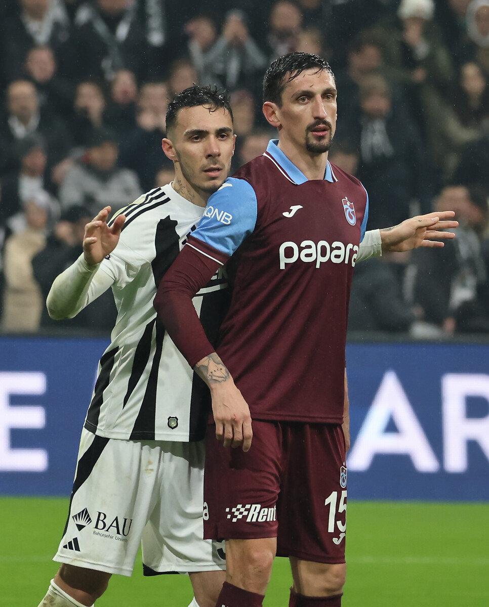 Süper Lig'de geçen sezon oynanan Trabzonspor-Beşiktaş maçından bir kare