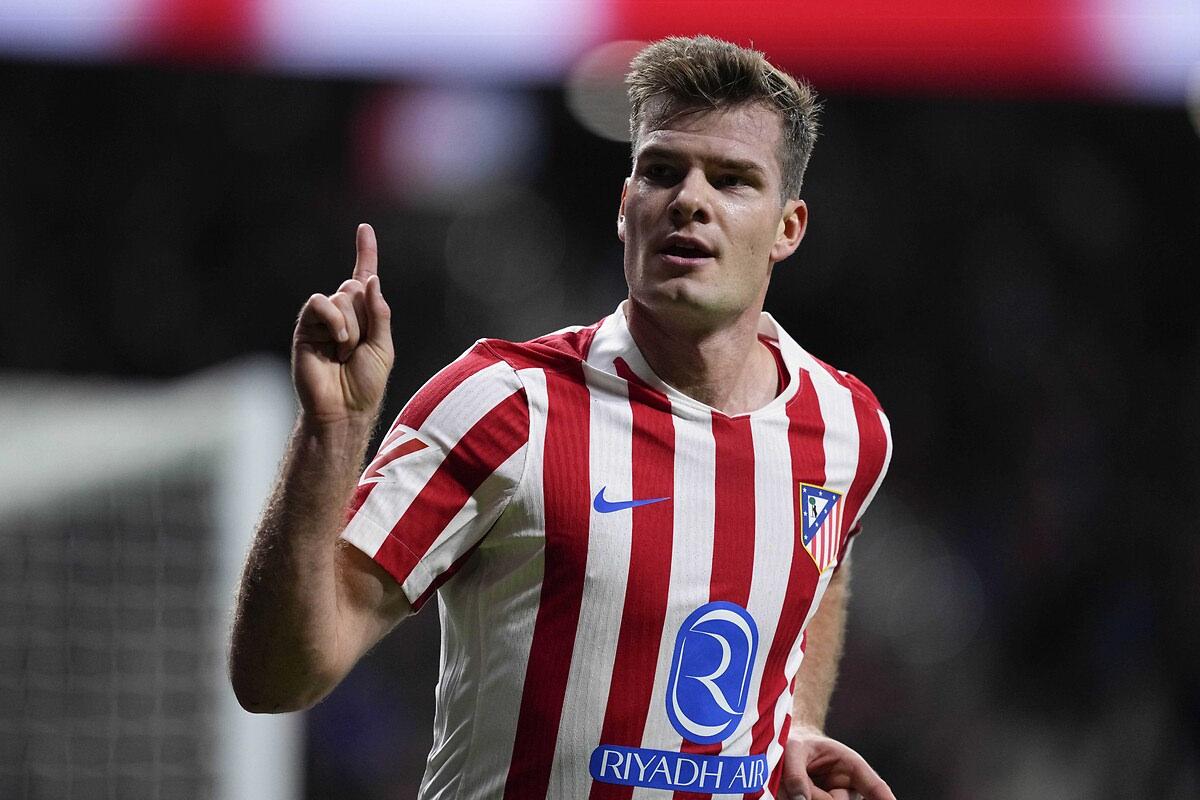 Alexander Sörloth, Real Oviedo karşısında attığı golü kutlarken.