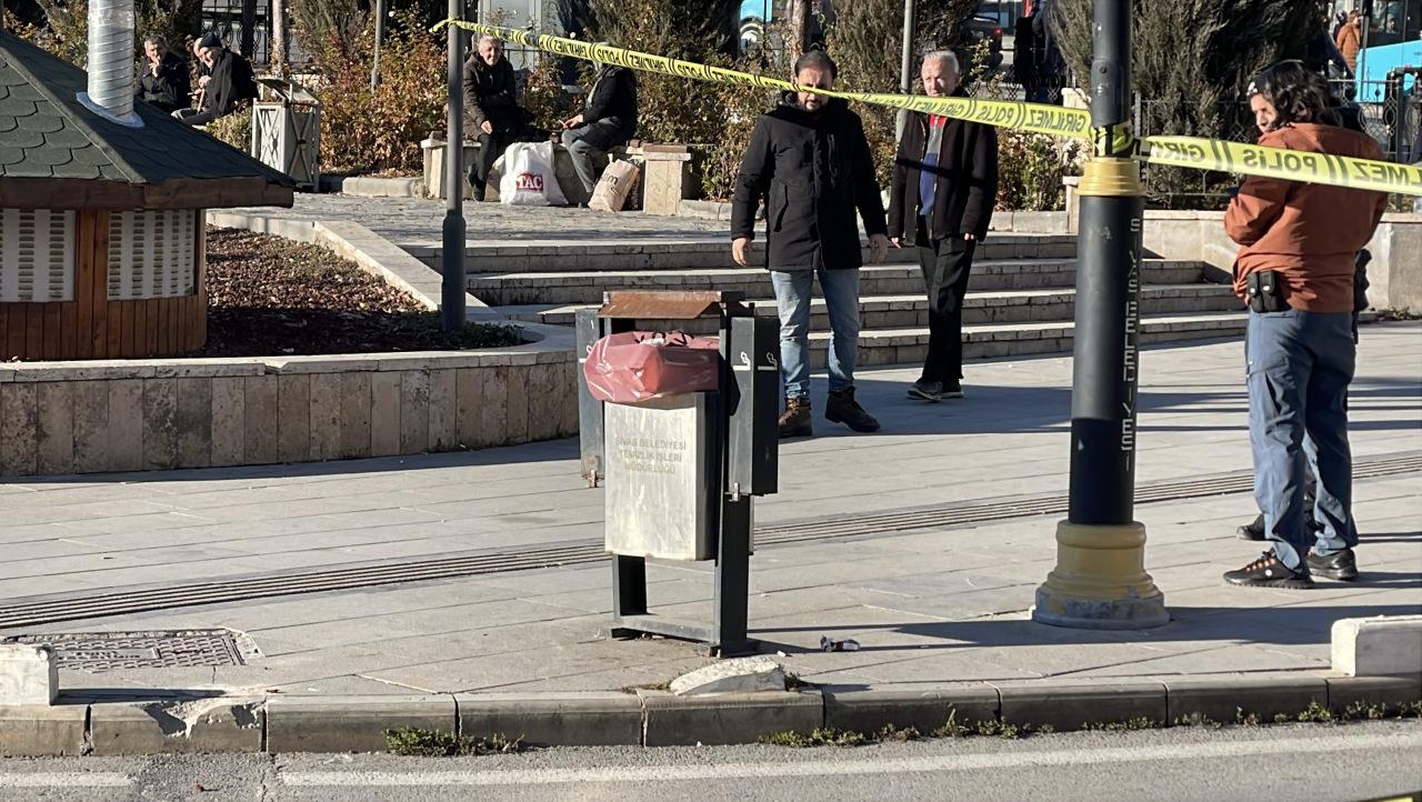 Kutunun bırakıldığı çöp kovası