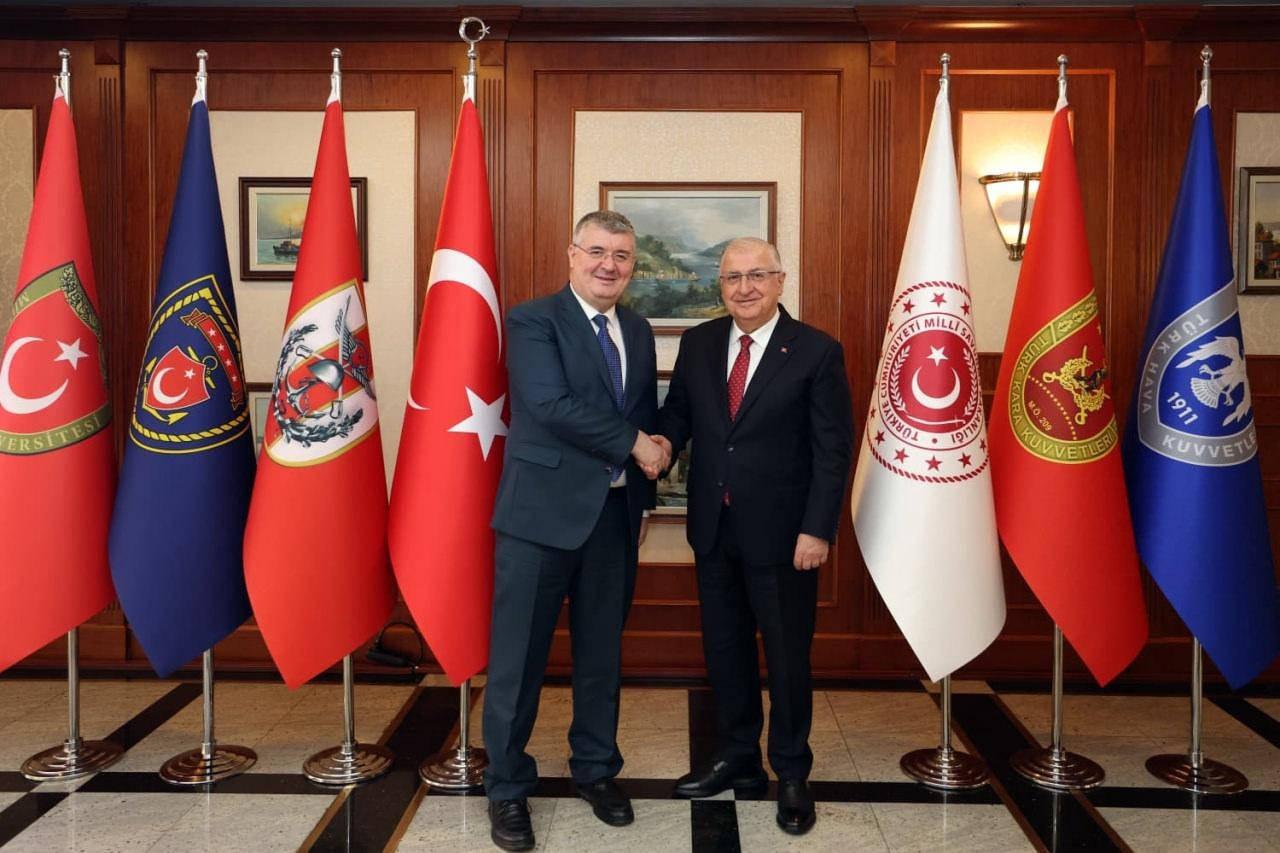 Milli Savunma Bakanı Yaşar Güler ve Kanal 7 Genel Yayın Yönetmeni ve Haber 7 Yazarı Mehmet Acet