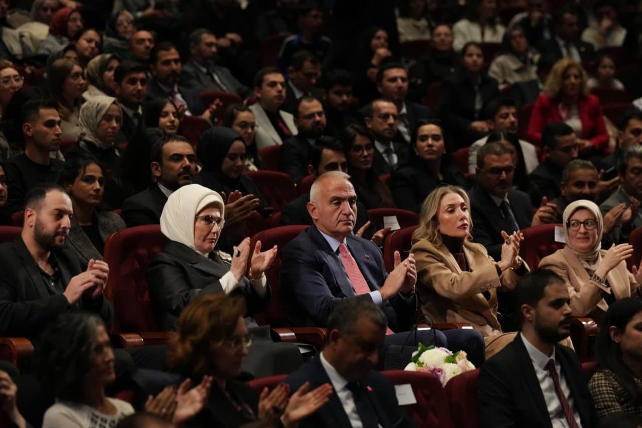 Hind Rajab’ın Sesi filmi özel gösterimine Emine Erdoğan, Kültür ve Turizm Bakanı Mehmet Nuri Ersoy ve eşi Pervin Ersoy katıldı.