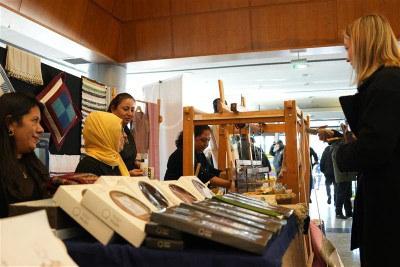 Ürünler standlarda tanıtıldı.