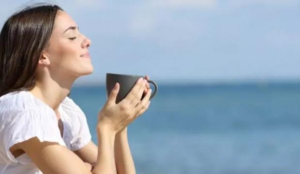 Kahveyi g&uuml;neş altında i&ccedil;in kanseri &ouml;nleyin!