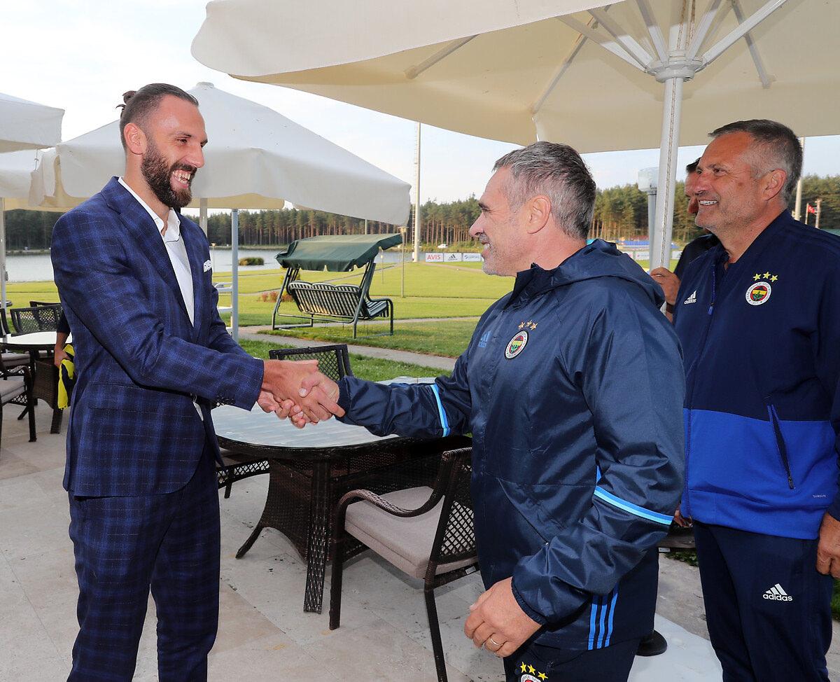 Vedat Muriqi, Fenerbahçe'ye ilk transfer olduğu gün, 2019