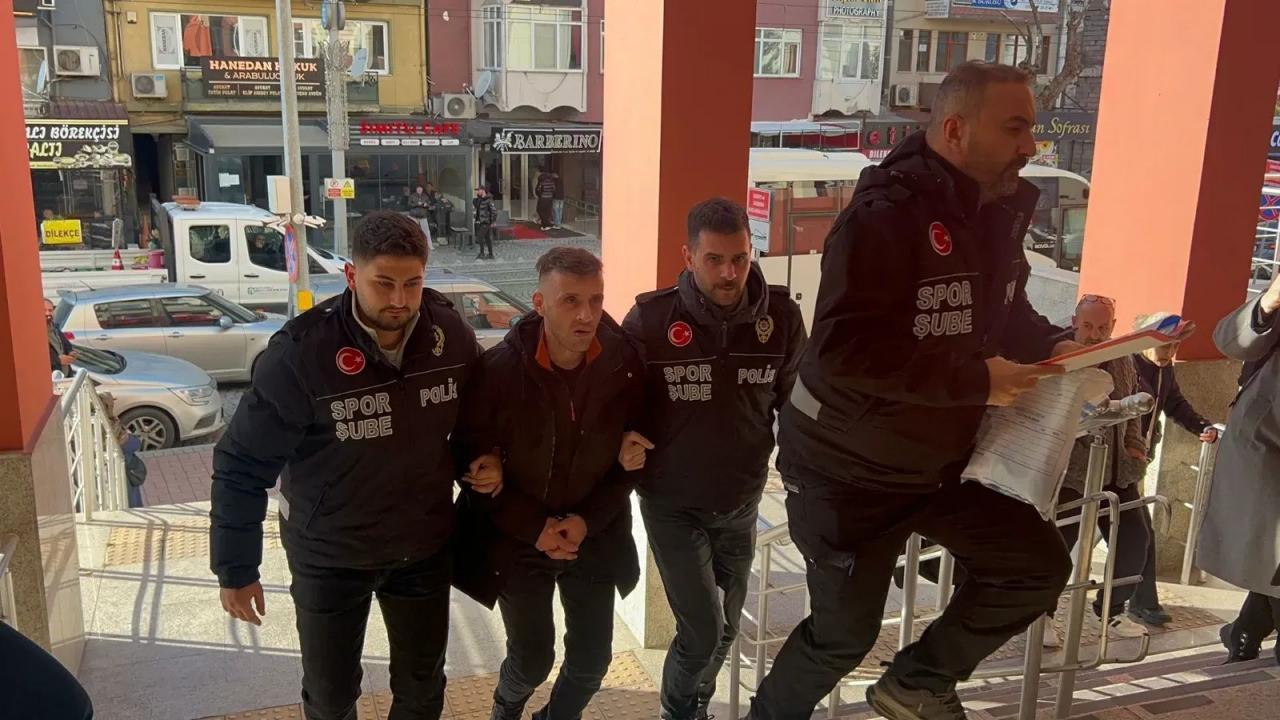 Hakeme saldıran antrenör tutuklandı.