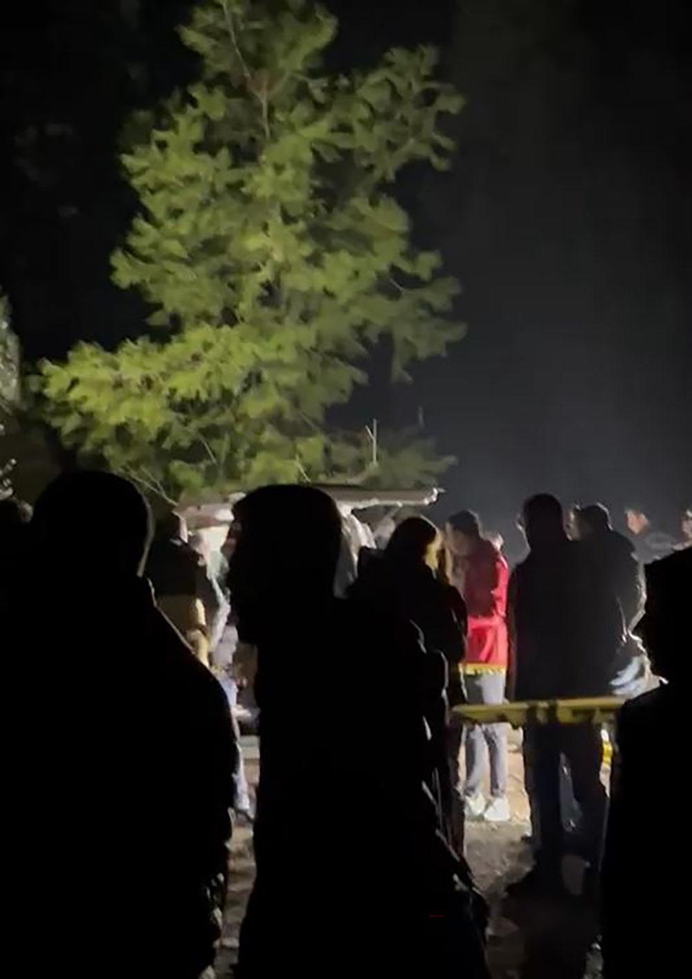 Bölgeye sağlık ve polis ekipleri sevke edildi.