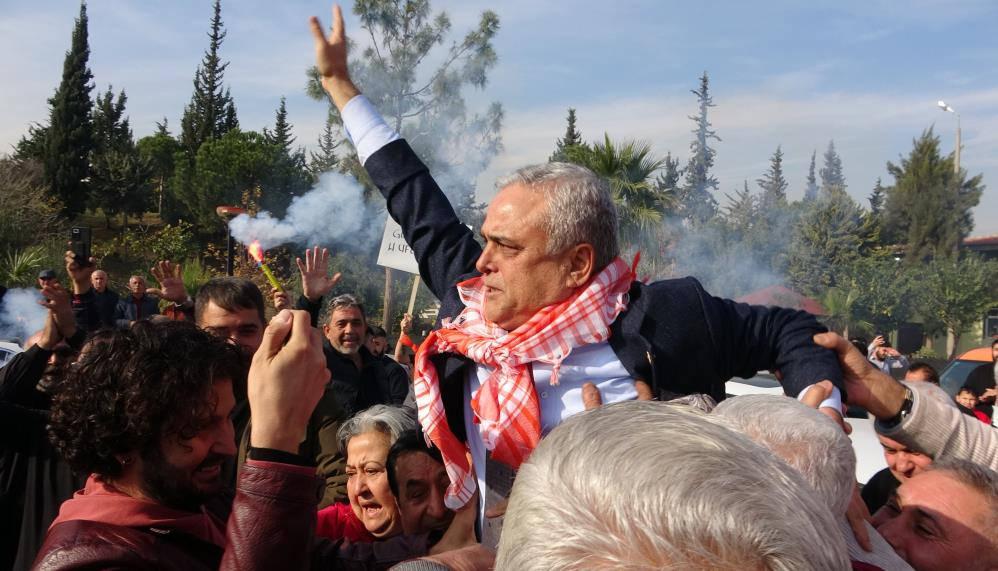 CHP'den istifa eden Çakır memleketi Mersin'de coşkuyla karşılandı