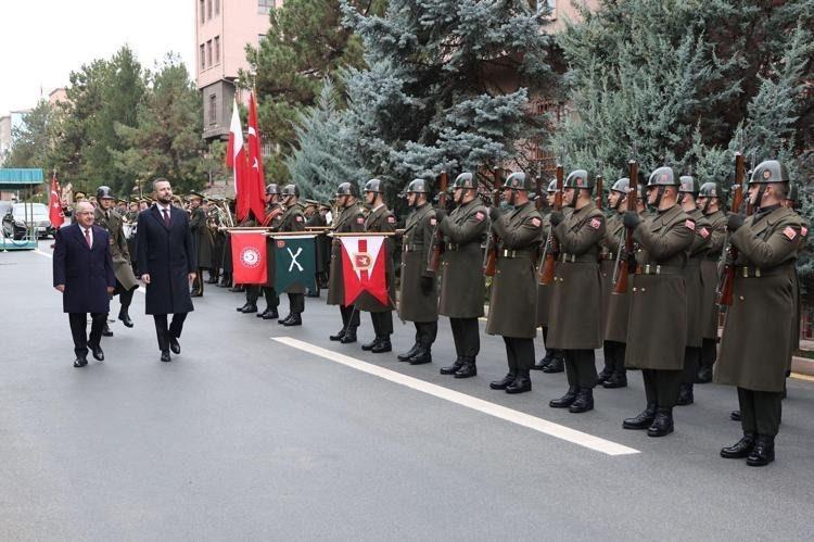 Milli Savunma Bakanı Güler, Polonya Başbakan Yardımcısı ve Savunma Bakanı Kosiniak-Kamysz ile görüştü.