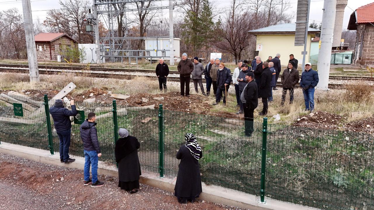 Sarımsaklı Mahallesi tel örgüyle ikiye ayrıldı.