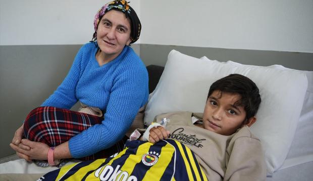 Ameliyattan uyanan annenin ilk s&ouml;zleri doktorları bile ağlattı