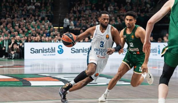 Anadolu Efes'ten muhteşem galibiyet! Deplasmanda 23 sayı fark attı