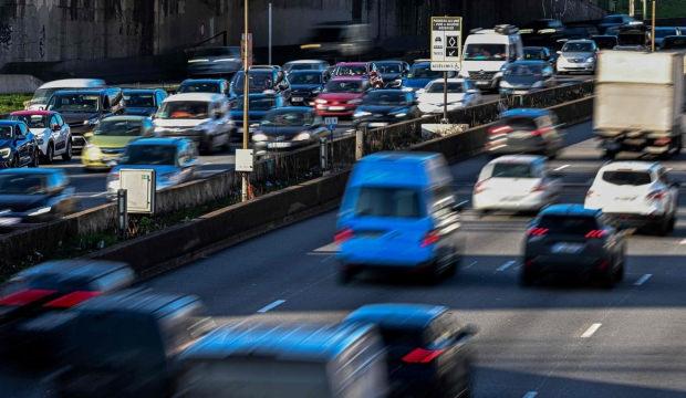 Avrupa Birliği'nden geri adım: Benzin ve dizel ara&ccedil;lar i&ccedil;in yeni karar!