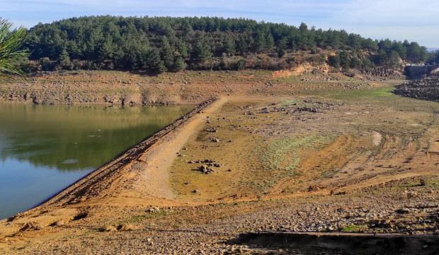 Barajda su seviyesi &ouml;l&uuml; hacme d&uuml;şt&uuml;, il&ccedil;eye su alımı durduruldu!