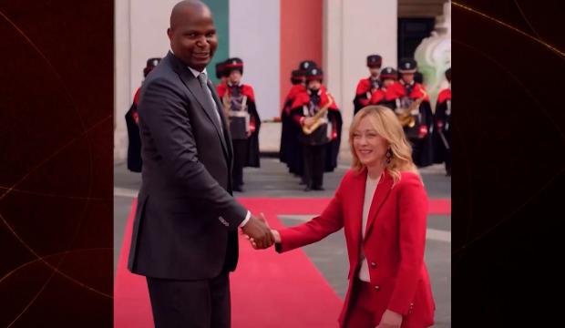 Başbakan Meloni Mozambikli liderle g&ouml;r&uuml;şt&uuml;: Boy farkı dikkat &ccedil;ekti