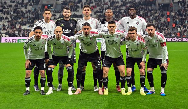 Beşiktaş'a k&ouml;t&uuml; haber! Yıldız isim hastaneye sevk edildi