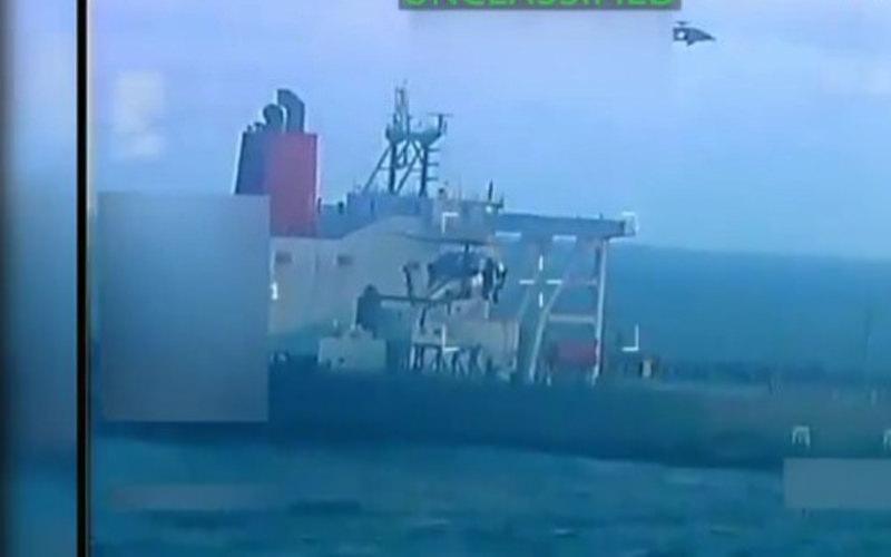 ABD Başkanı Donald Trump, Venezuela kaynaklı tüm petrol tankerlerinin bloke edilmesi talimatı verdi.