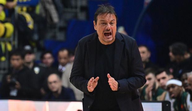 Ergin Ataman'dan Fenerbah&ccedil;e taraftarlarına olay tepki! "10 bin eğitimsiz taraftar"