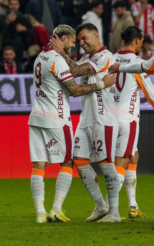 Galatasaray'ın iki kaptanı: Mauro Icardi ve Abdülkerim Bardakcı